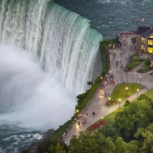 https://modern-luxury-home-10-minutes-walk-to-falls.niagara-fallshotels.com